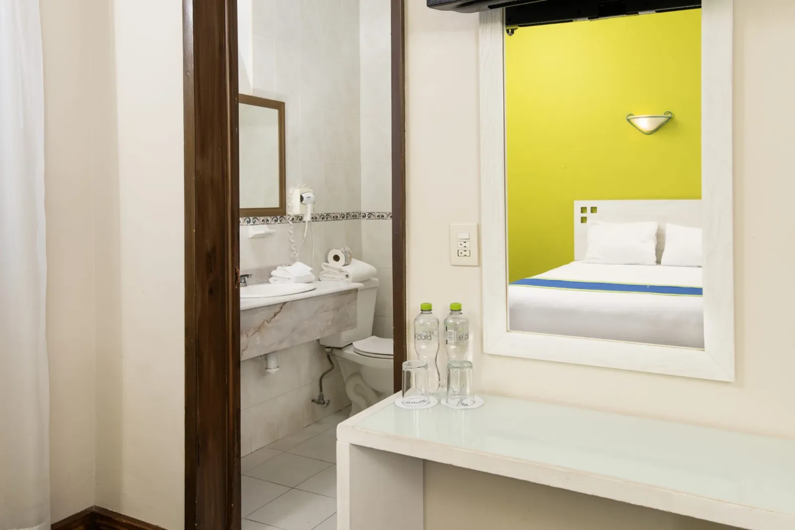 Full bathroom and room mirror